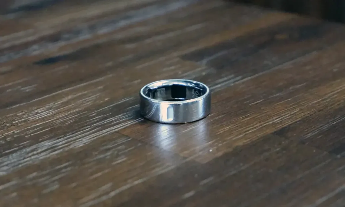 Nhẫn thông minh Oura Ring 4: Đáng tiền khi vượt trội so với đối thủ cạnh tranh