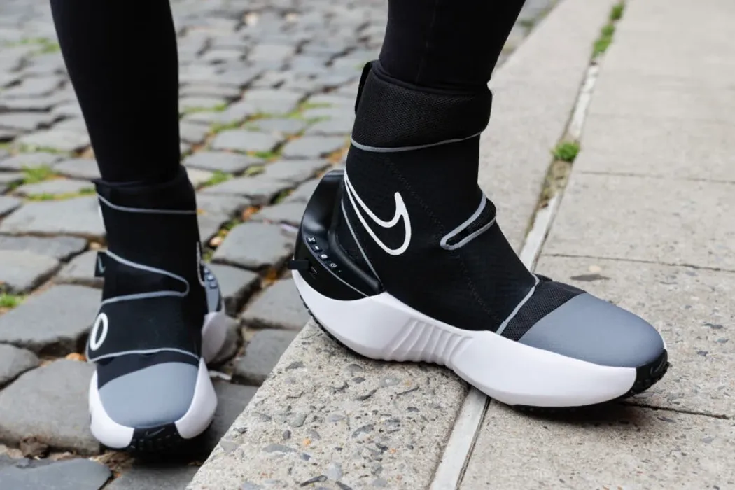 Đánh Giá Giày Recovery Nike Hyperboot 900 Đô La: Có Thực Sự Giúp Bạn Hồi Phục Nhanh Hơn?
