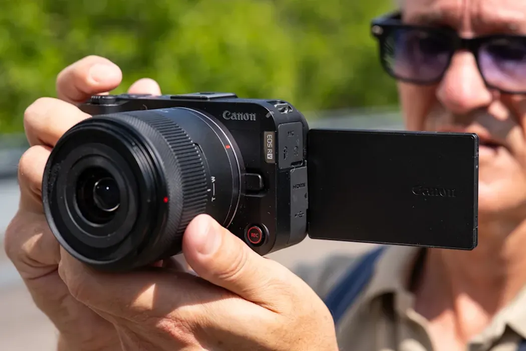 Đánh giá Canon R50 V: Máy ảnh vlogging giá rẻ - xứng đáng trải nghiệm