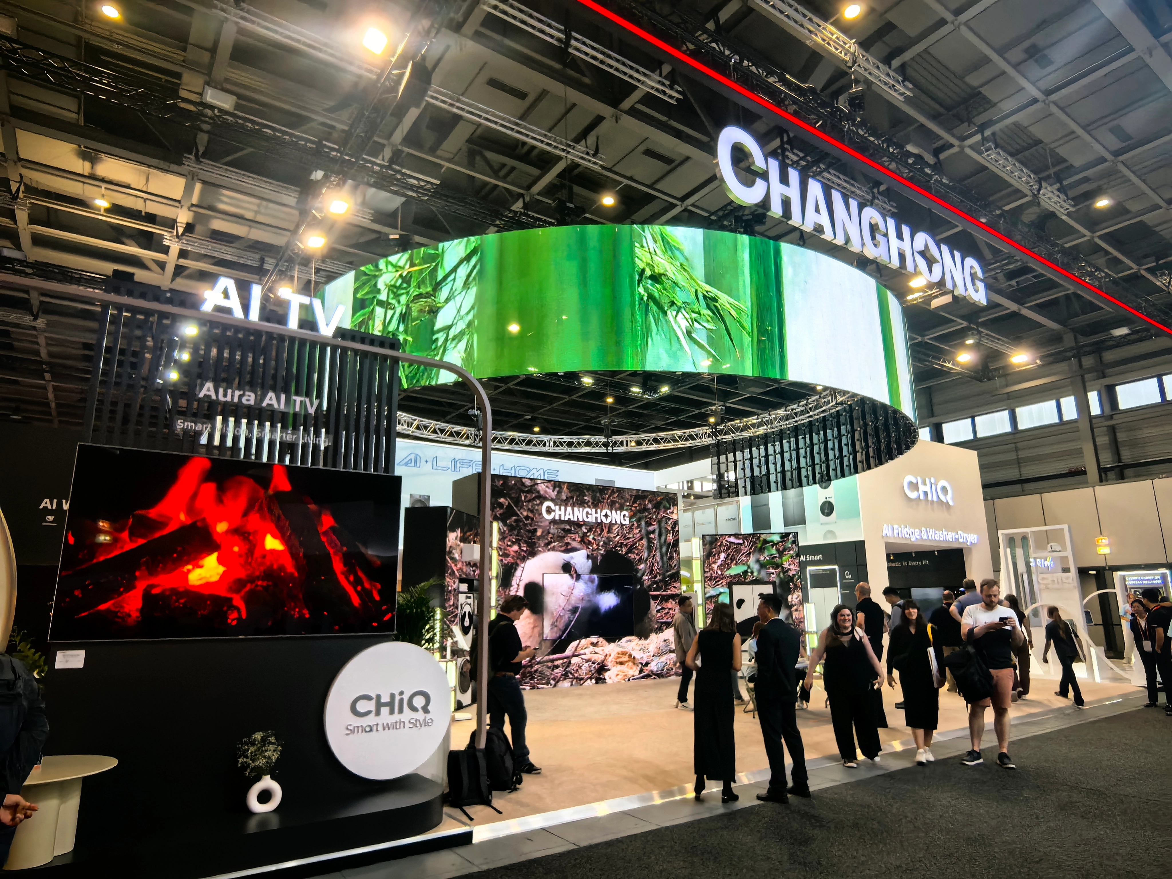 CHiQ Gây Ấn Tượng Với Công Nghệ AI Chủ Đề Gấu Trúc Và Tài Trợ FIS Tại IFA 2025