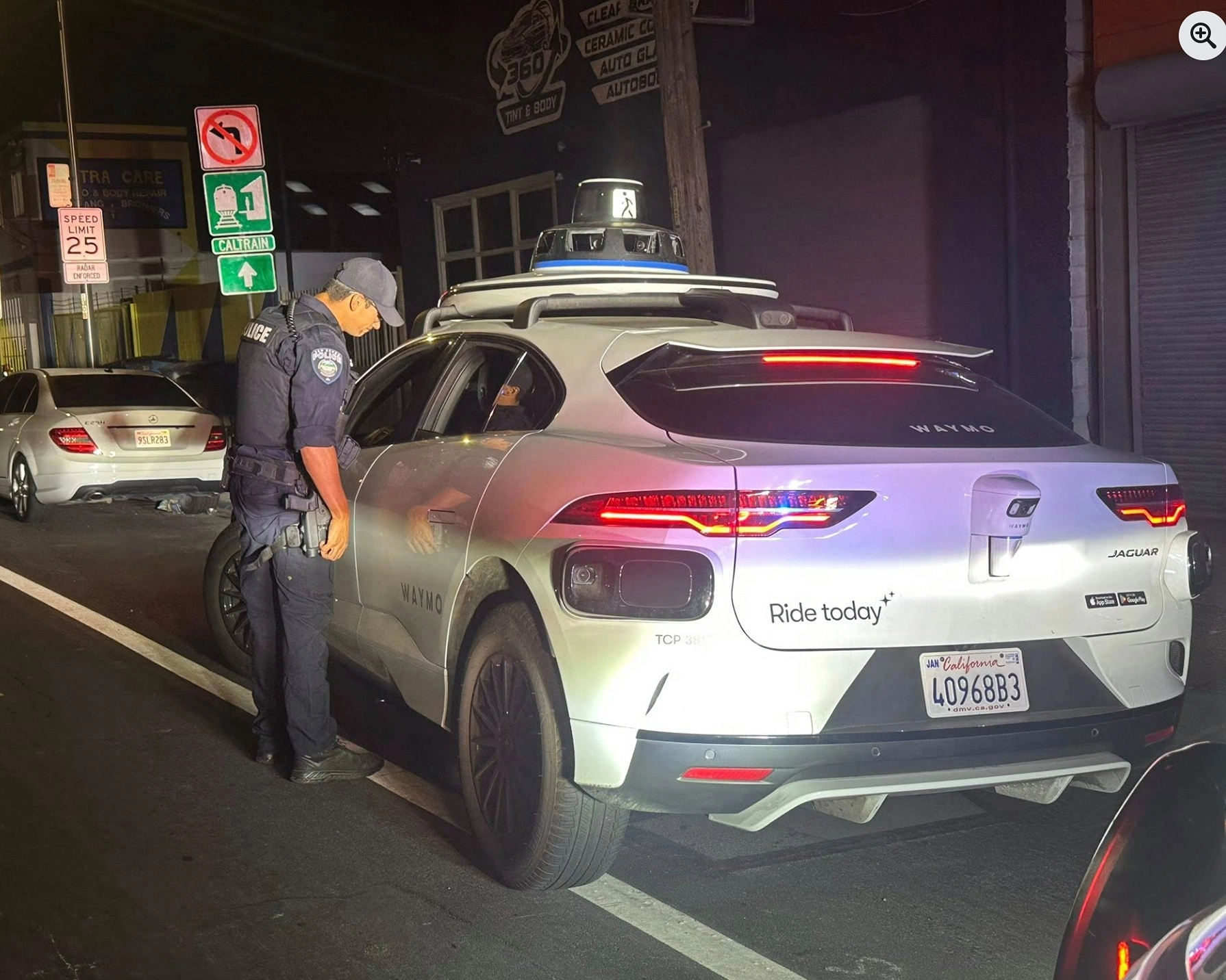 Cảnh Sát California Bối Rối Khi Cố Gắng Phạt Xe Tự Lái Waymo Vi Phạm Luật Giao Thông