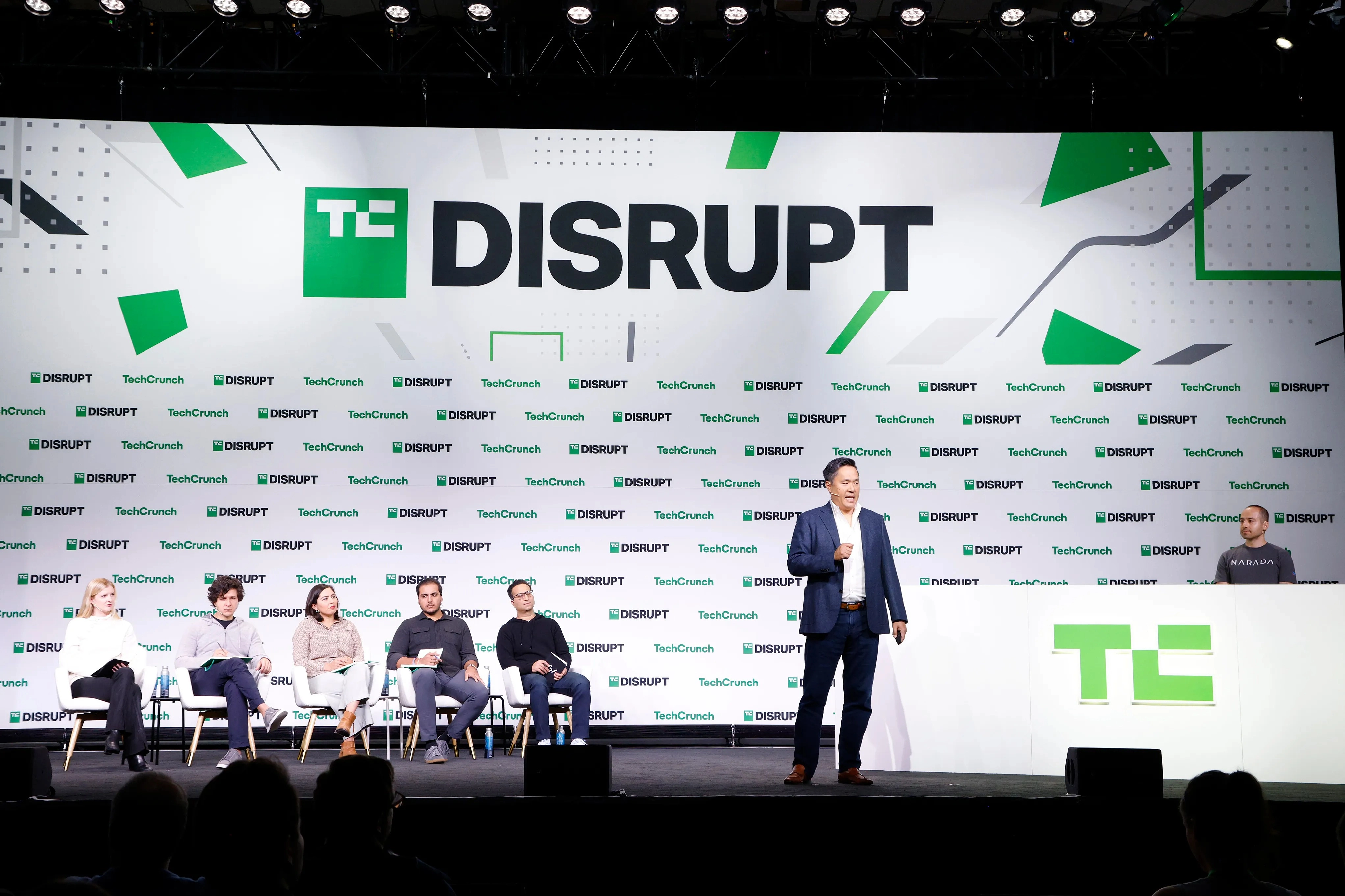 Bí Mật Gọi Vốn Series A Năm 2026: Chuyên Gia VC Hàng Đầu Tiết Lộ Tại TechCrunch Disrupt 2025
