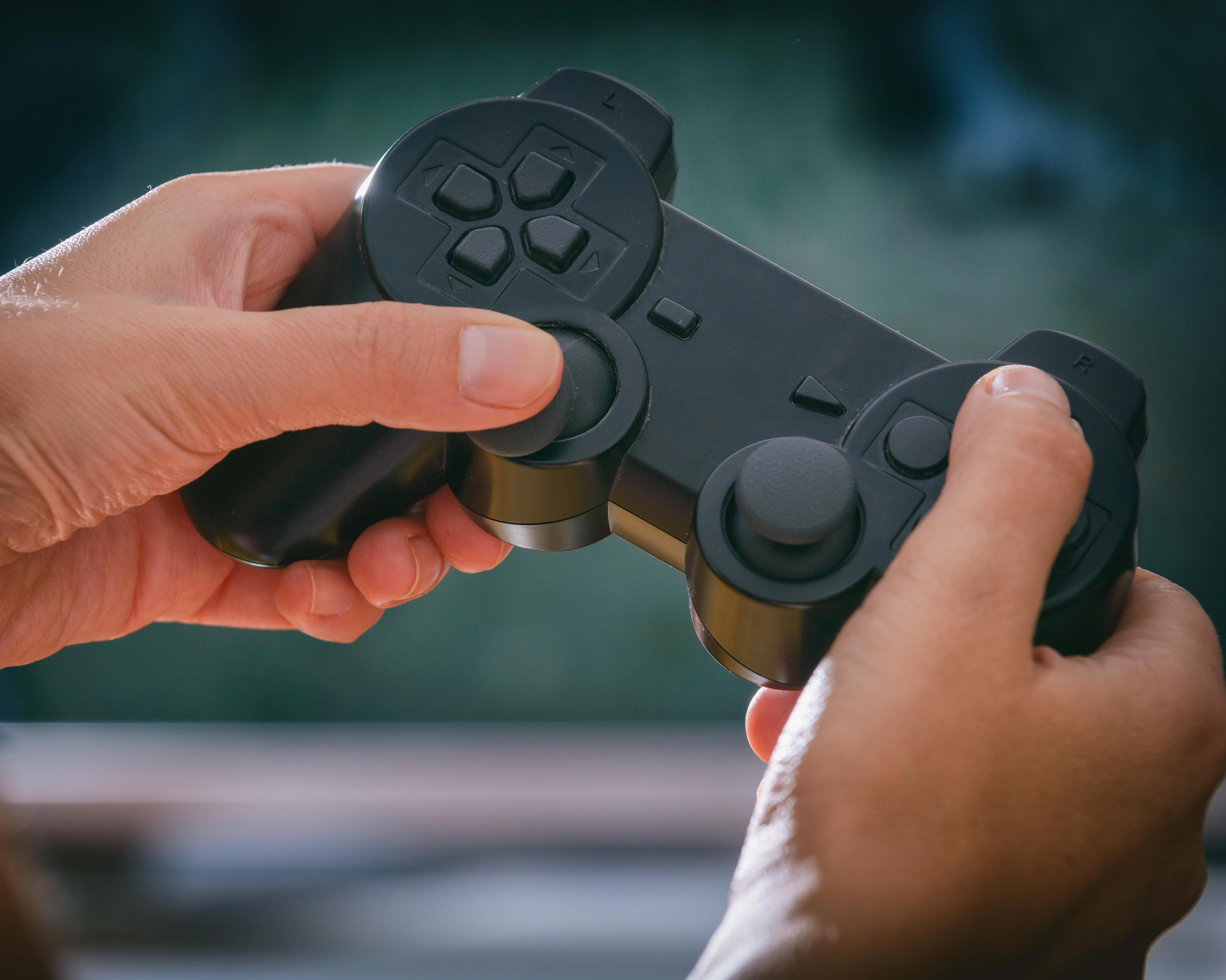 Từ Câu Hỏi Tò Mò Đến Nghiên Cứu Khoa Học: Tại Sao Game Thủ Lại Đảo Ngược Điều Khiển?
