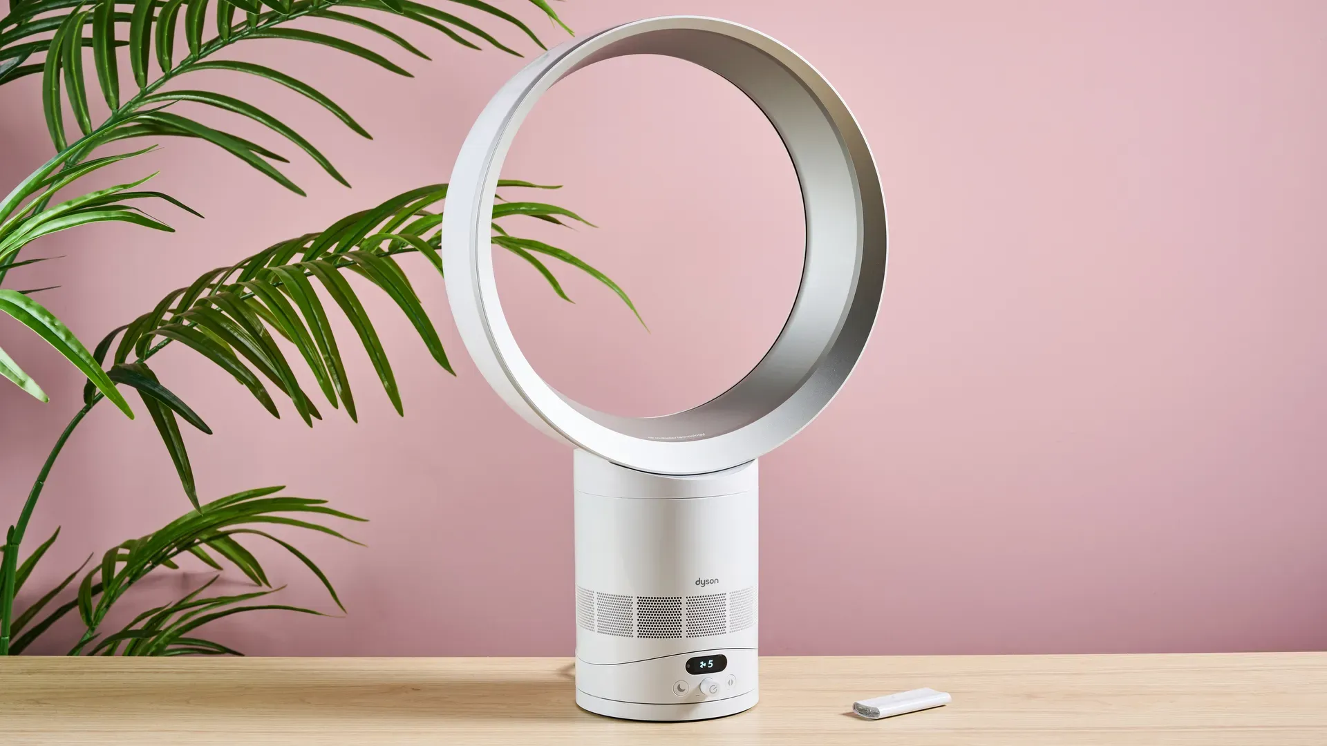 Kỹ Sư Dyson Tiết Lộ Bí Mật Đằng Sau Sức Mạnh Của Quạt Không Cánh