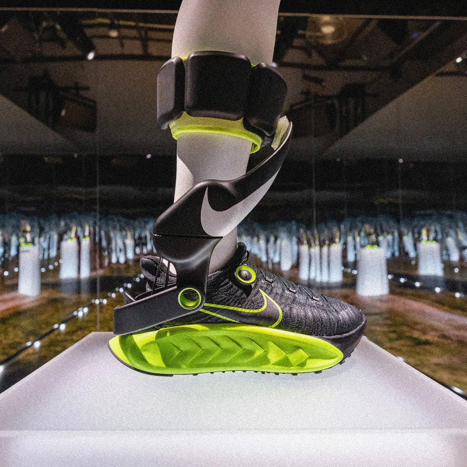 Project Amplify: Nike Tạo Ra Giày Gắn Động Cơ Hỗ Trợ Chuyển Động