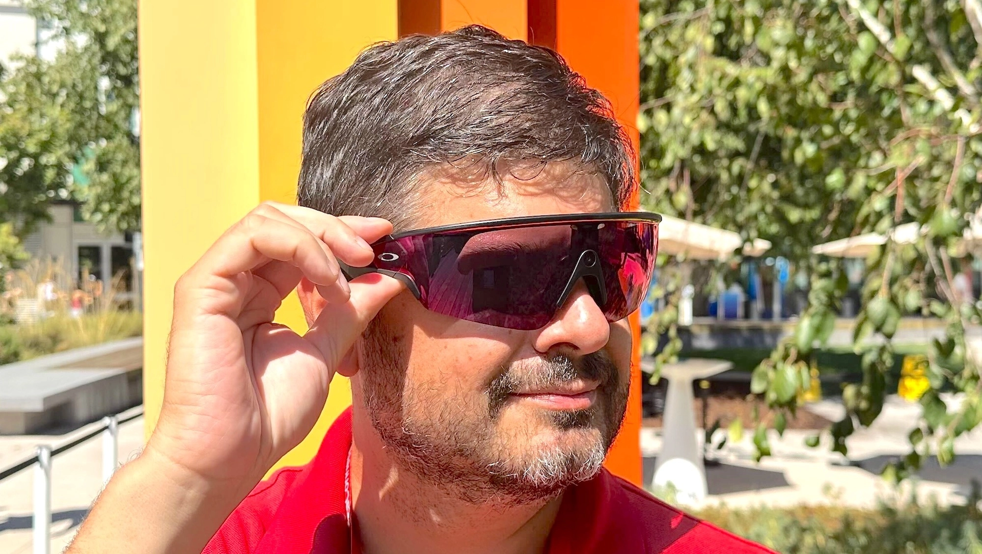 Đánh Giá Oakley Meta Vanguard: Kính Thông Minh Sinh Ra Cho Hoạt Động Ngoài Trời