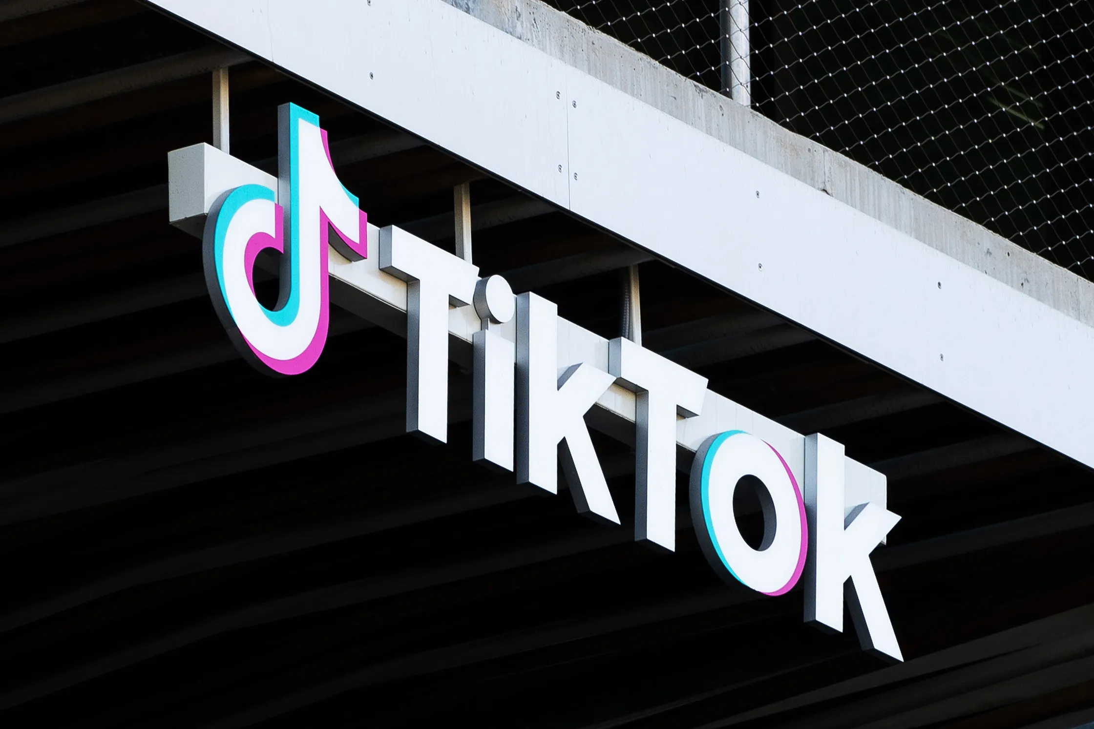 'Sự Thoái Hóa' Của TikTok