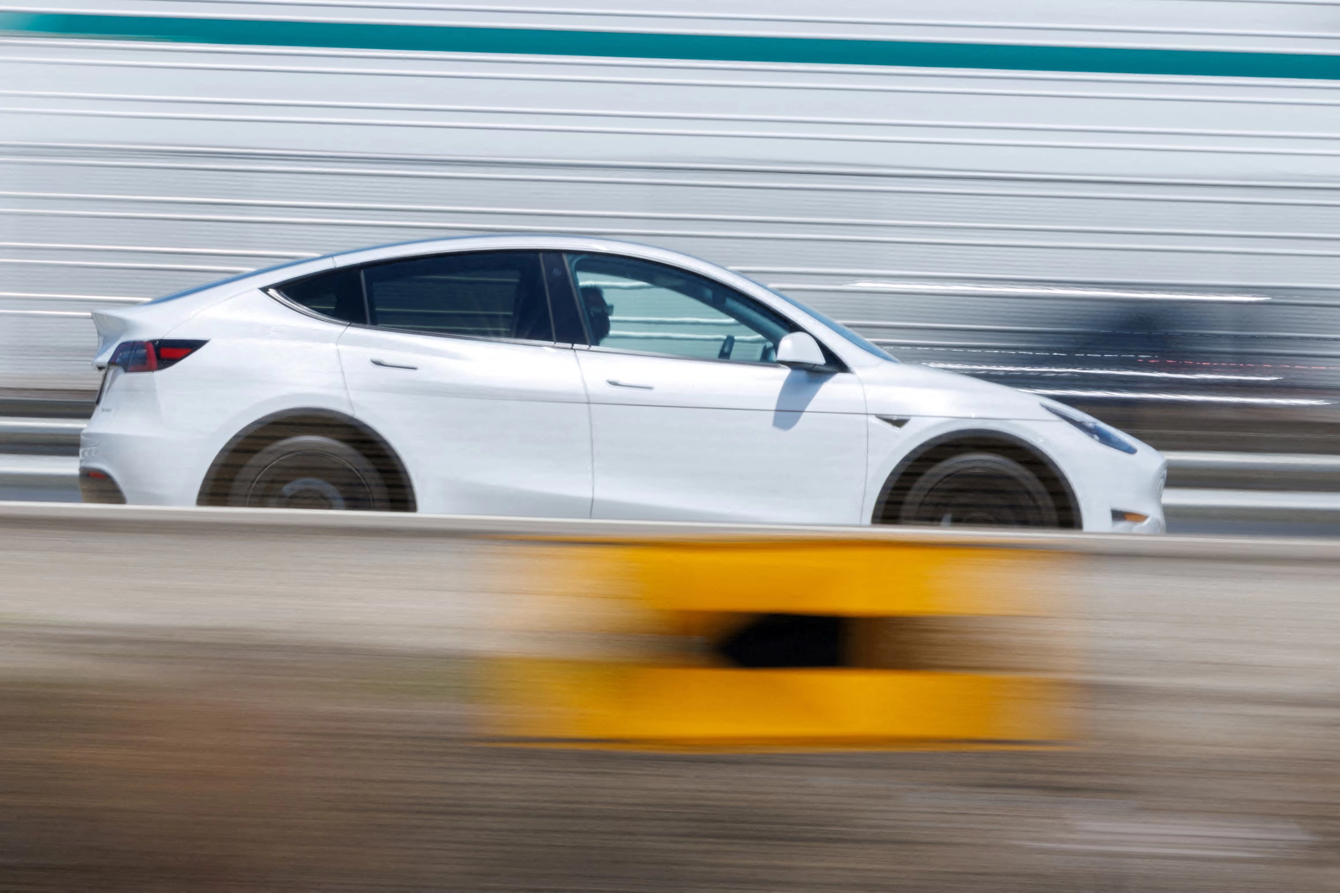 Tesla Ra Mắt Model Y Tiêu Chuẩn Giá Rẻ Hơn Tại Châu Âu Để Kích Thích Doanh Số