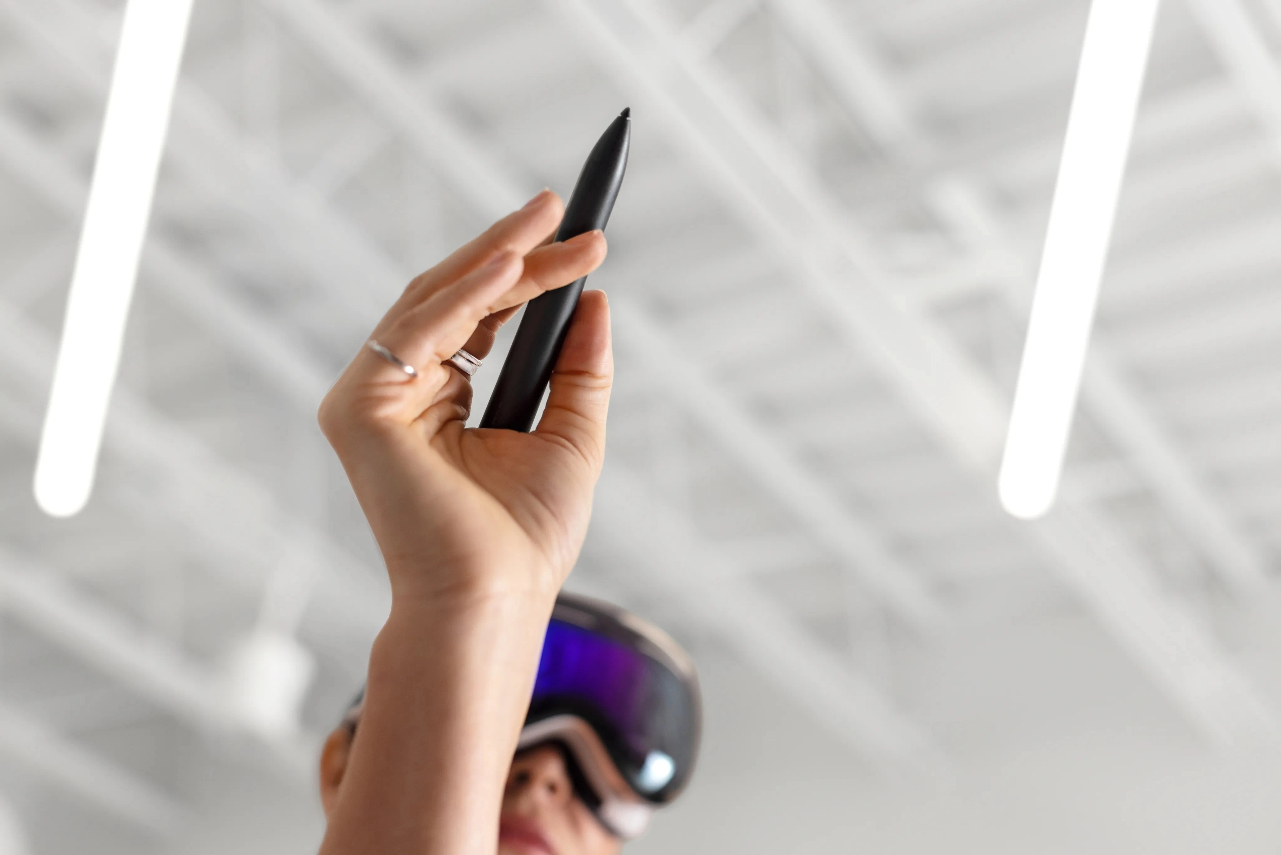 Logitech Ra Mắt Bút Cảm Ứng Giống Apple Pencil Cho Vision Pro