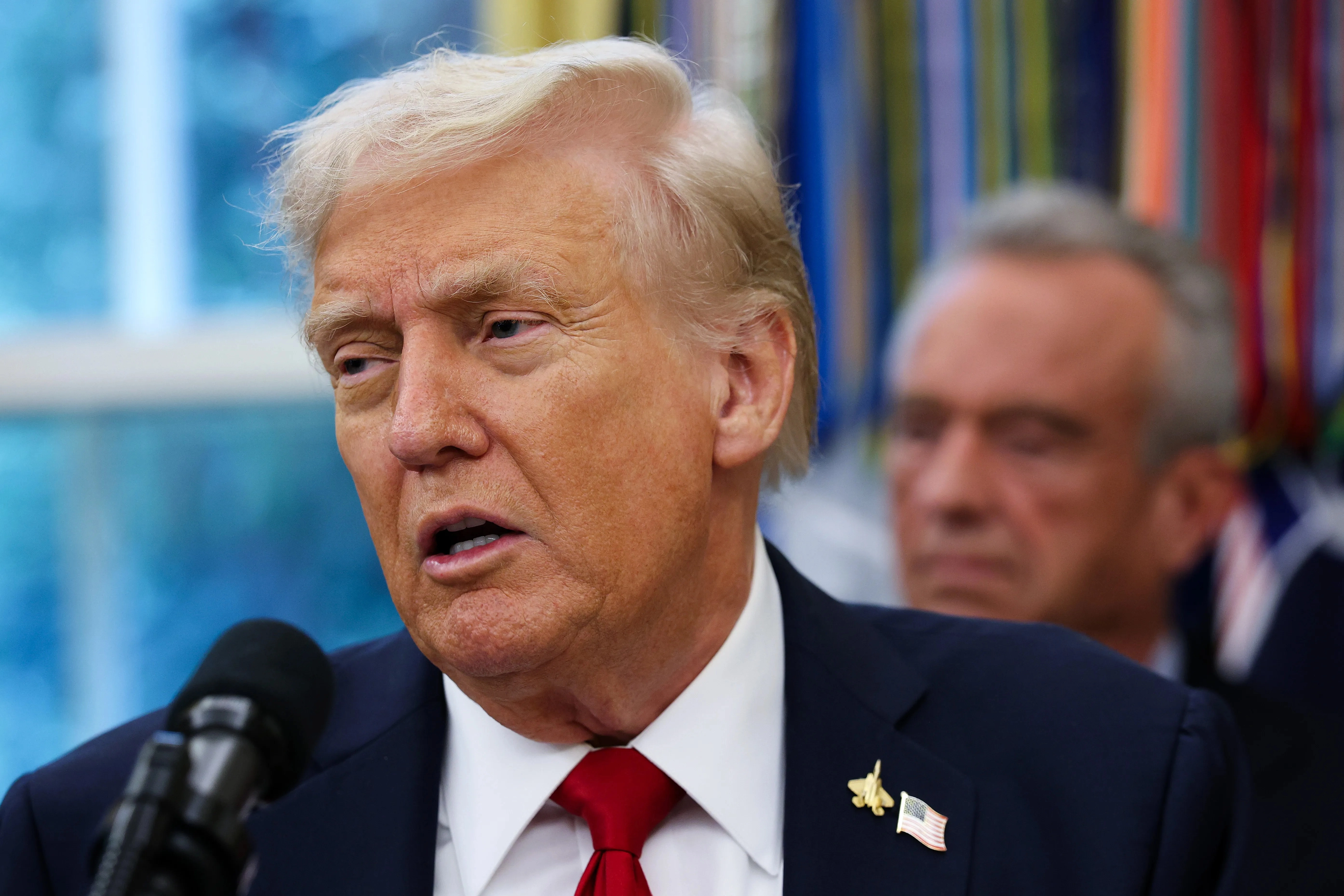 Trump Công Bố Kế Hoạch TrumpRx: Mua Thuốc Giá Rẻ Trực Tiếp Từ Hãng Dược