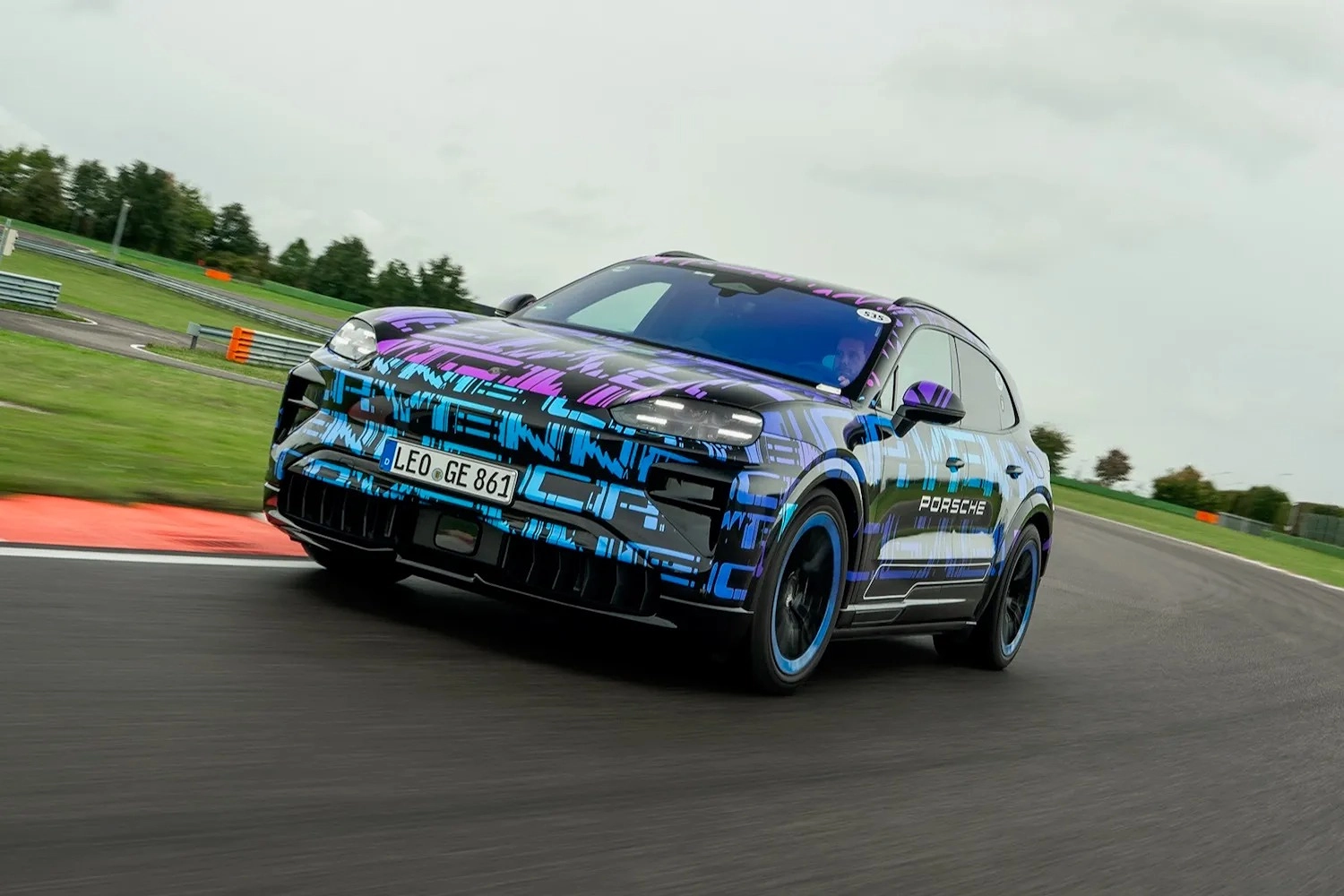 Porsche Cayenne EV: Khi Sự Đổi Mới Vượt Xa Kỳ Vọng