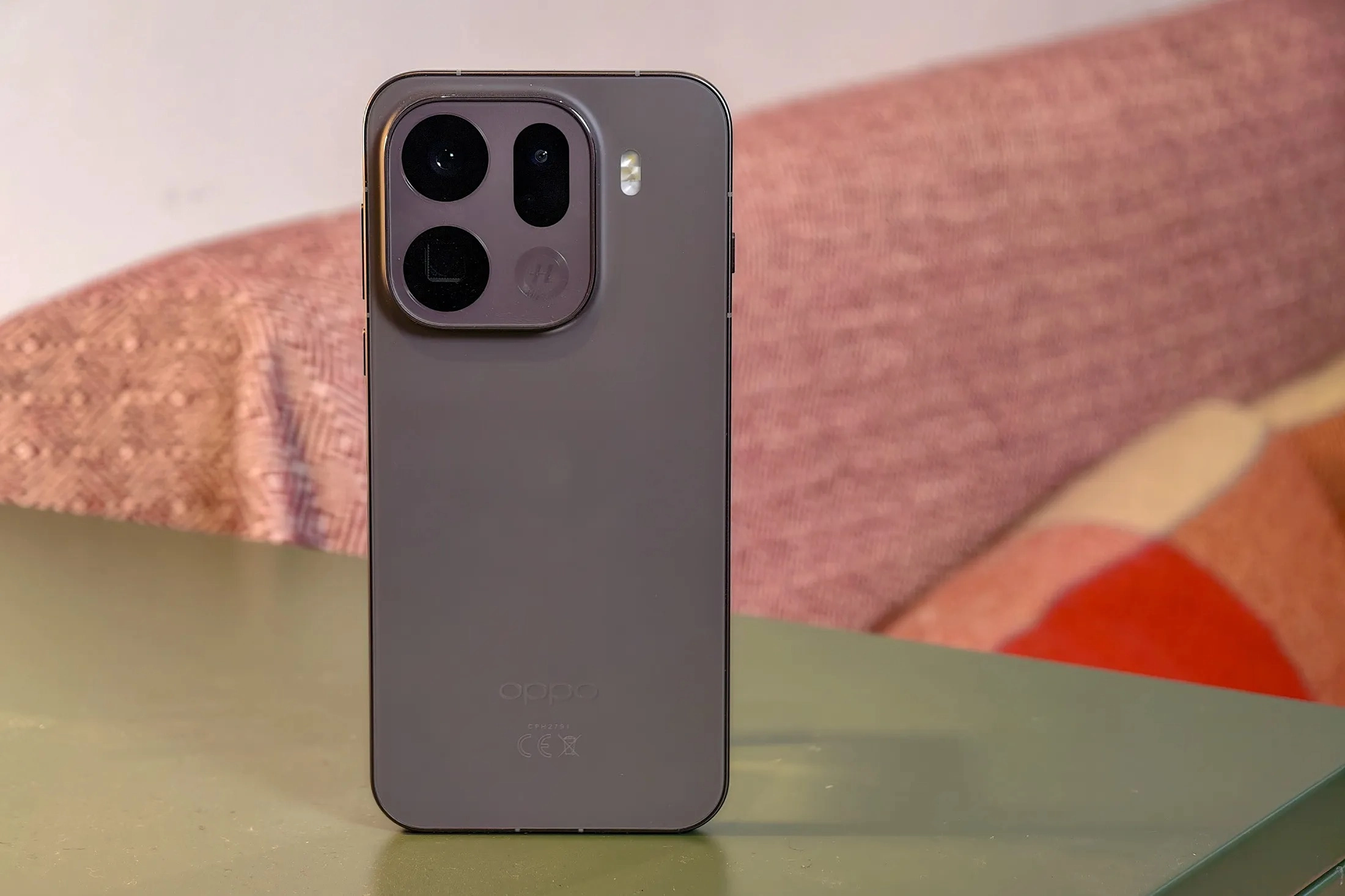 Oppo Find X9 Pro Kết Hợp Camera Tele 200MP Với Pin Khủng 7.500mAh
