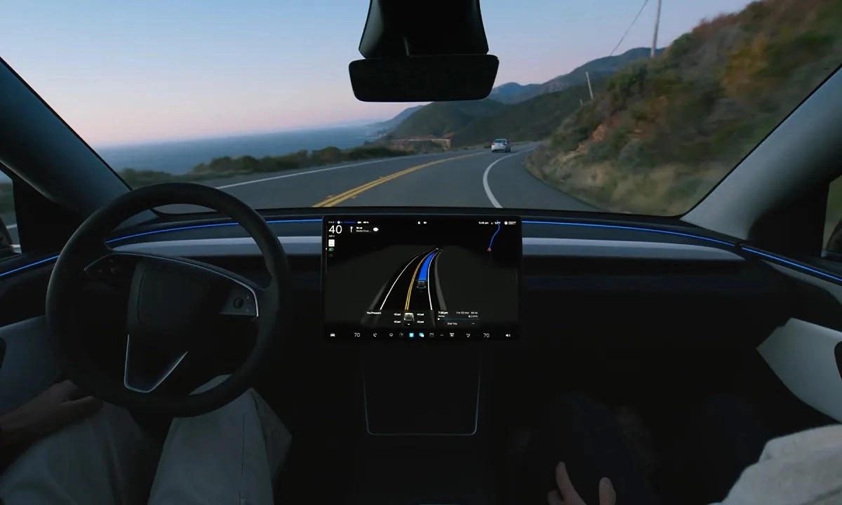 Chế Độ "Mad Max" Của Tesla Trở Lại: Phá Vỡ Luật Giao Thông Hay Đổi Mới Táo Bạo?