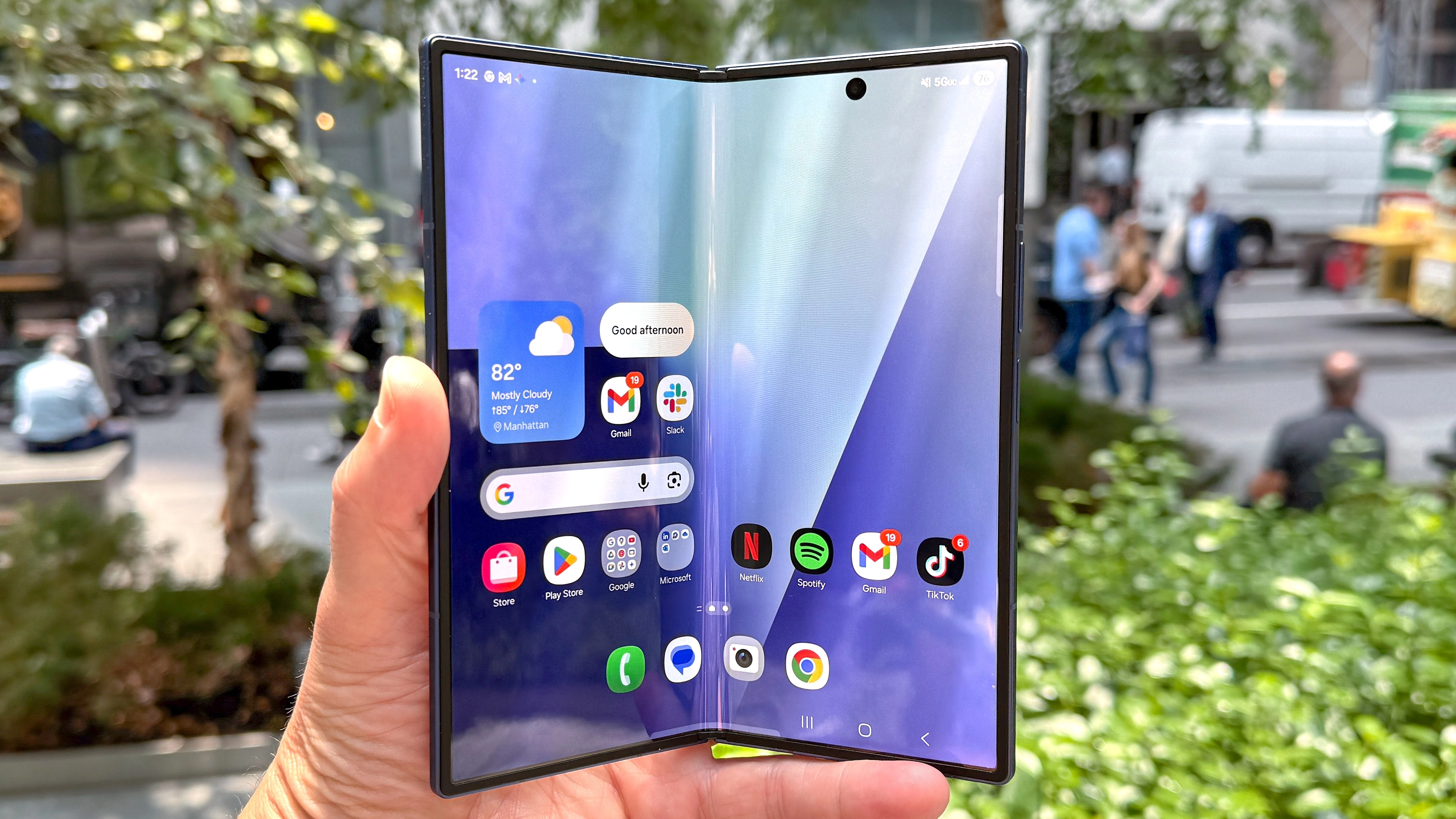Lý Do Khiến Điện Thoại Gập Vẫn Chưa Thể Thay Thế Smartphone Truyền Thống
