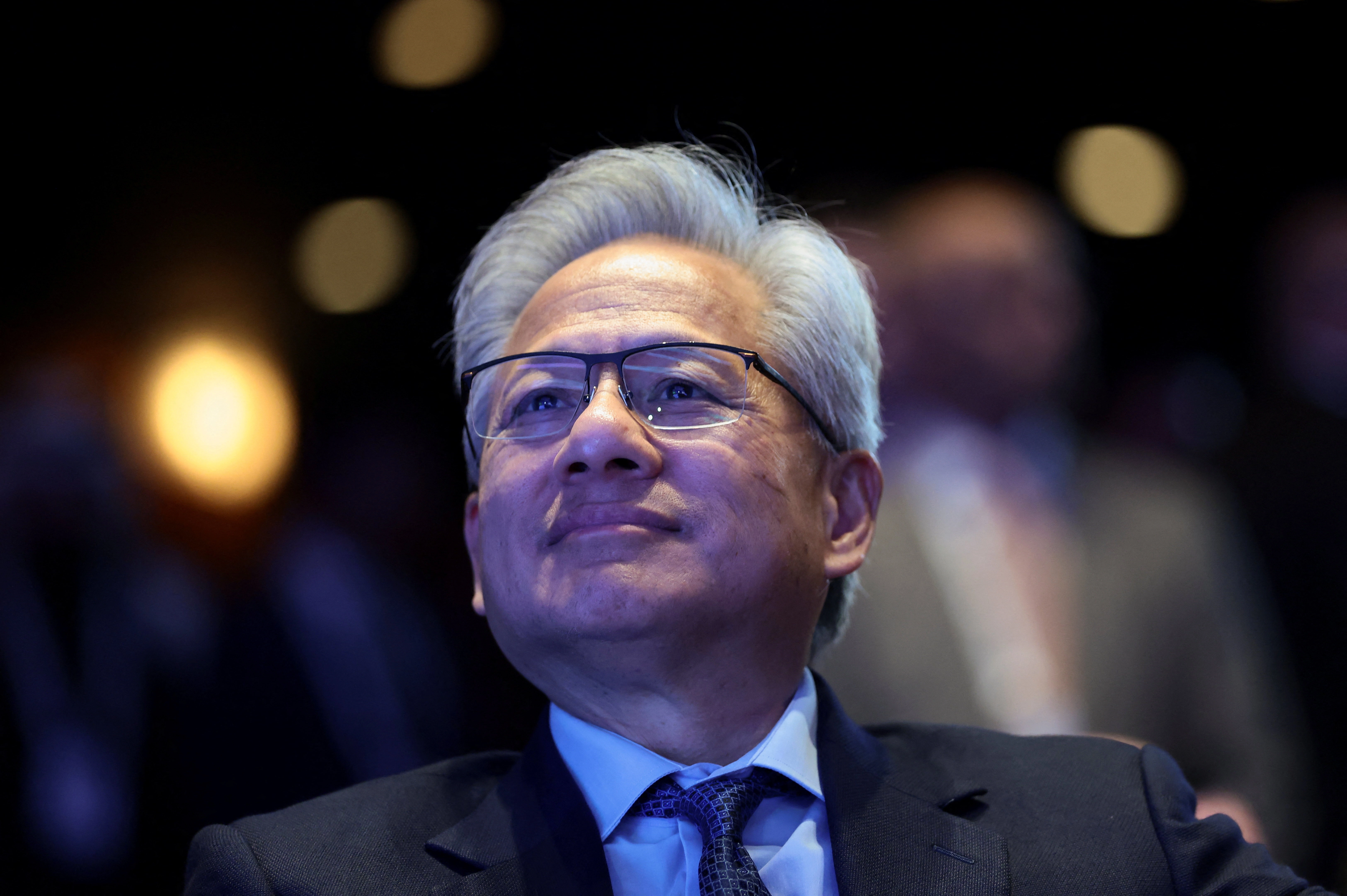 Jensen Huang Xoa Dịu Nỗi Sợ Bong Bóng AI Của Wall Street Sau Kết Quả Kinh Doanh Ấn Tượng