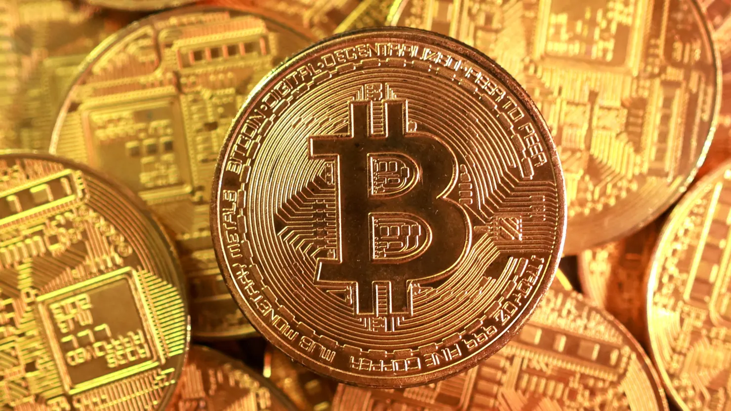 Bitcoin Giảm Sốc Xuống Dưới 100.000 Đô La Giữa Cơn Bão Crypto Toàn Cầu