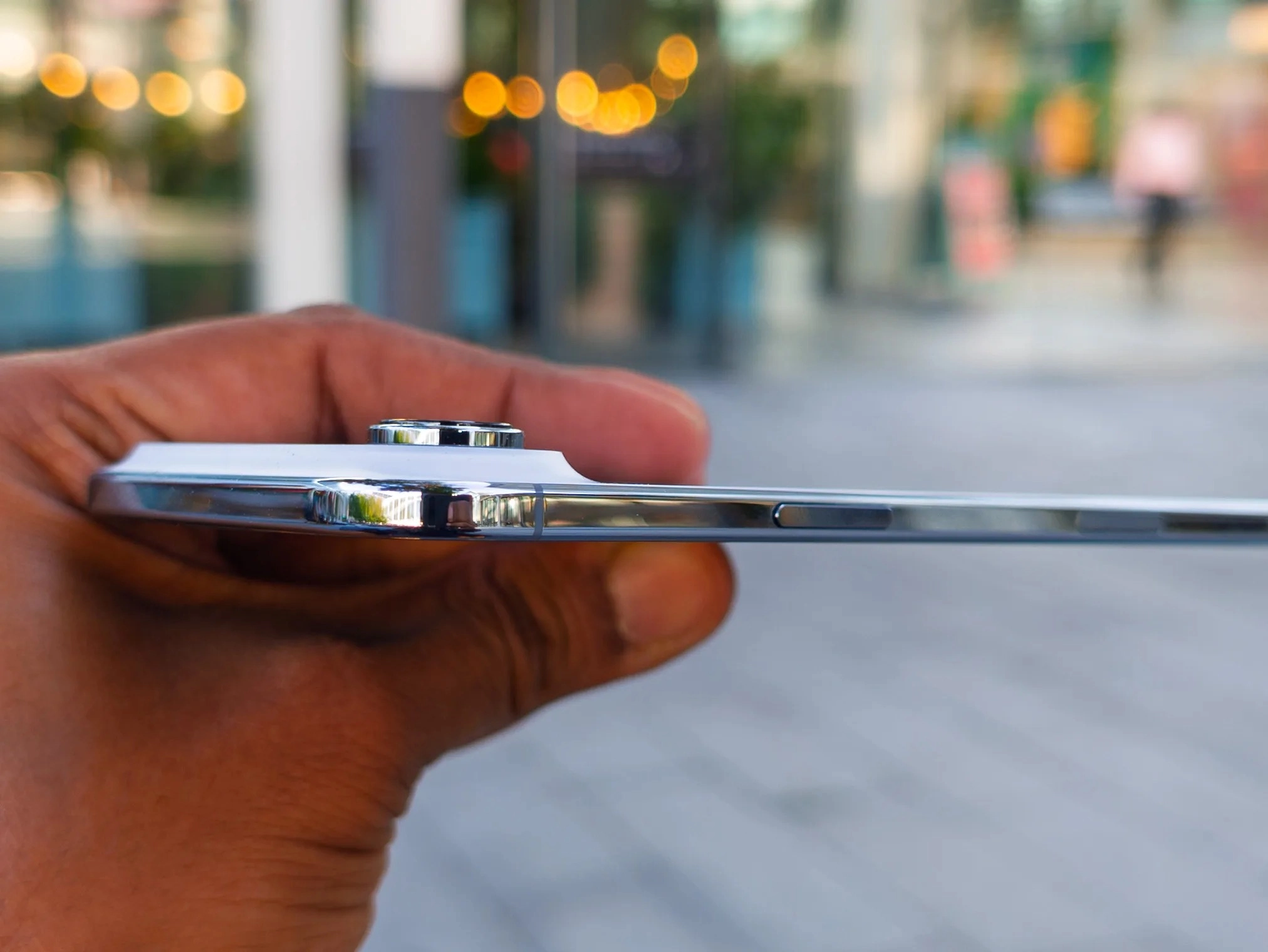 iPhone Air Ế Ẩm: Vì Sao Điện Thoại Siêu Mỏng Đang Thất Bại?