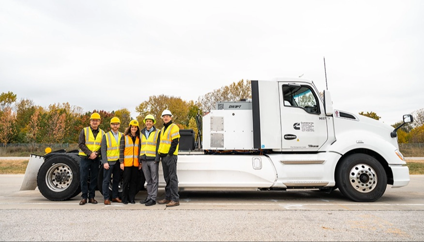 Đoạn Cao Tốc “Sạc Không Dây Cho Xe Tải Điện” Đầu Tiên Ở Mỹ